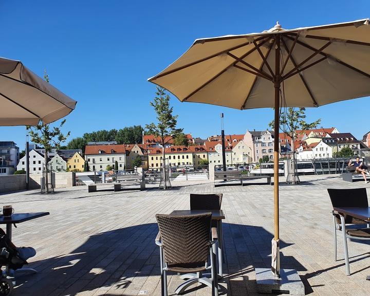 Cafe Jolie am Donaumarkt